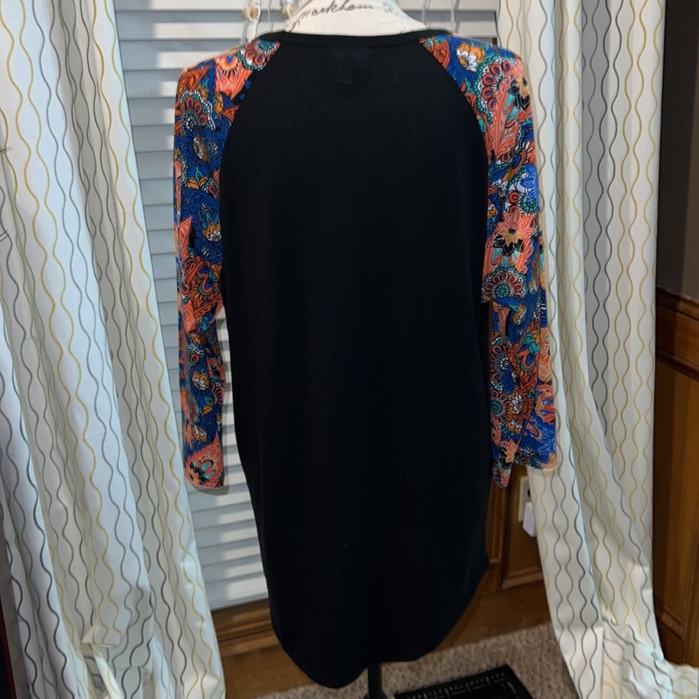 LuLaRoe Randy Tee. - Picture 3 of 6
